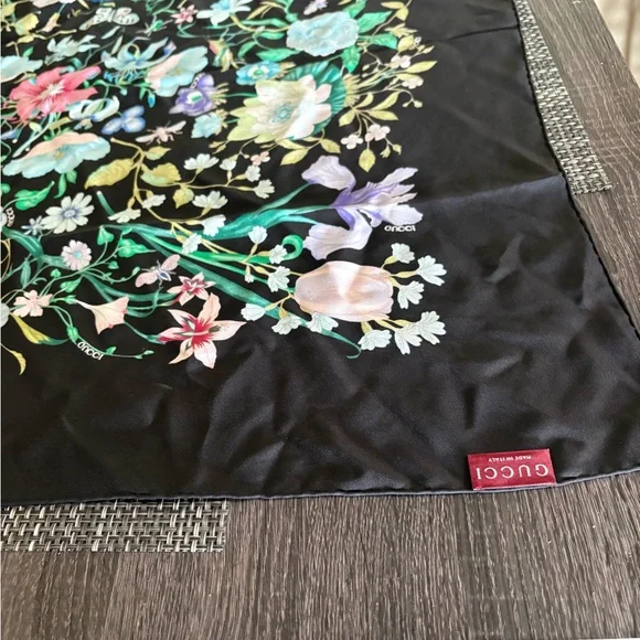 Gucci Floral Scarf & Original Burgundy Gift Box - Picture 4 of 6